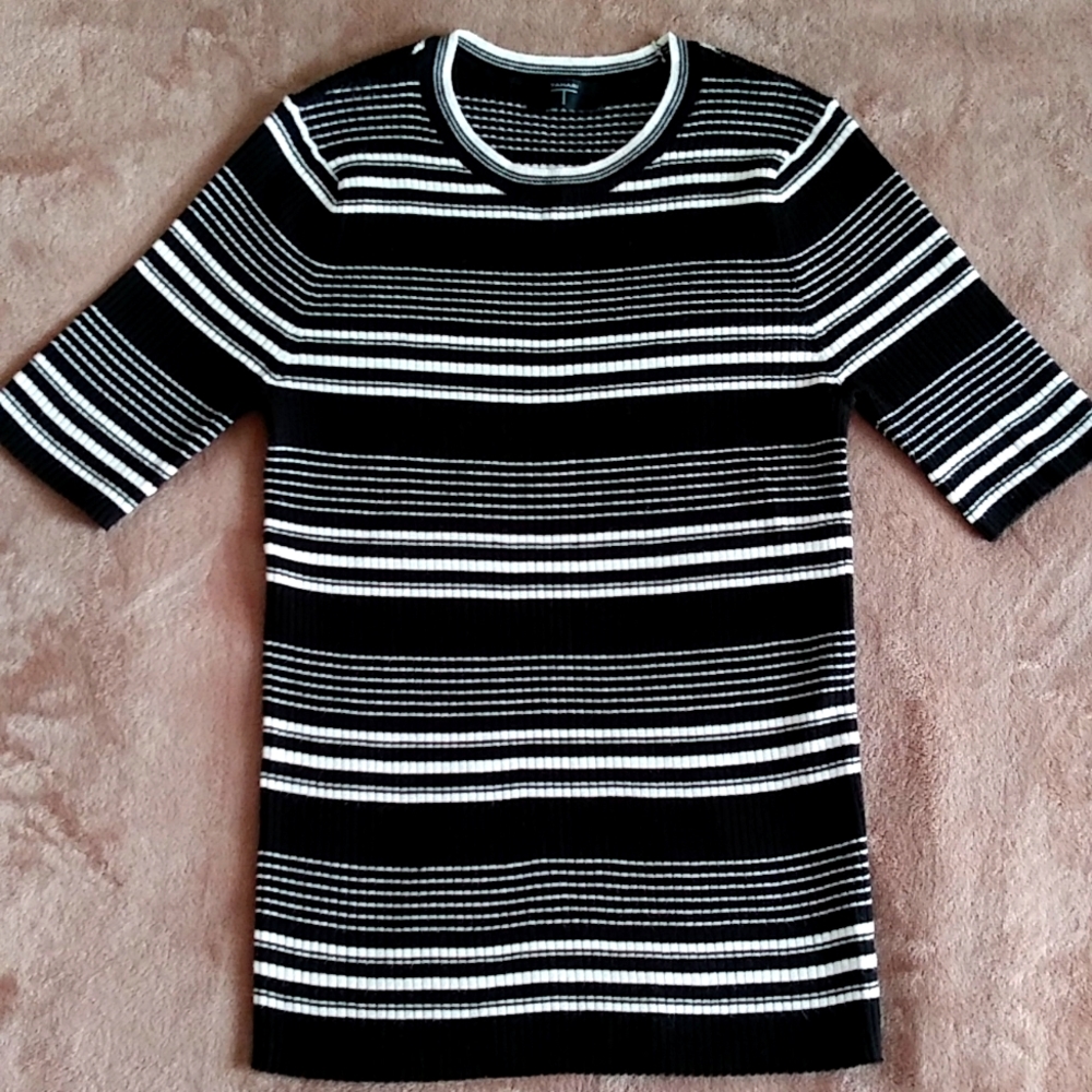 Tahari beautiful short sleeve black and white straps sweater.Size S.Used.
